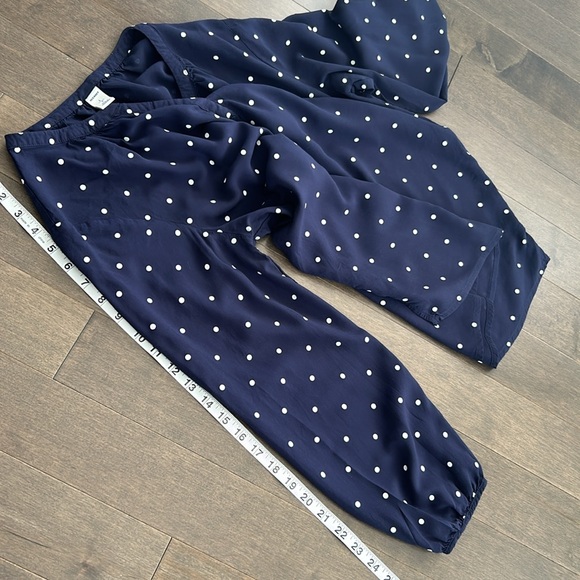 OLD NAVY Women’s Navy Blue & White Polka Dot Top, V-Neck High Low Hem Shirt, Top - Picture 8 of 8
